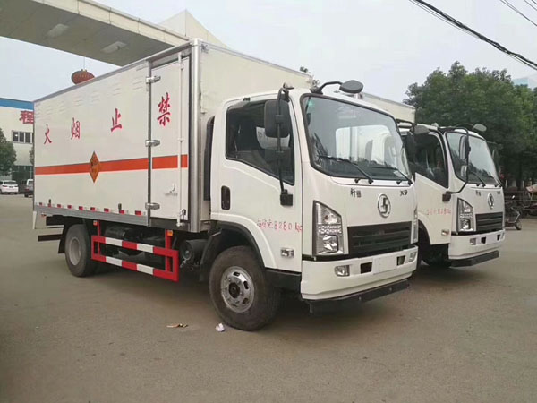 陜汽5.1米（3.6噸）氣體廂式車(chē)