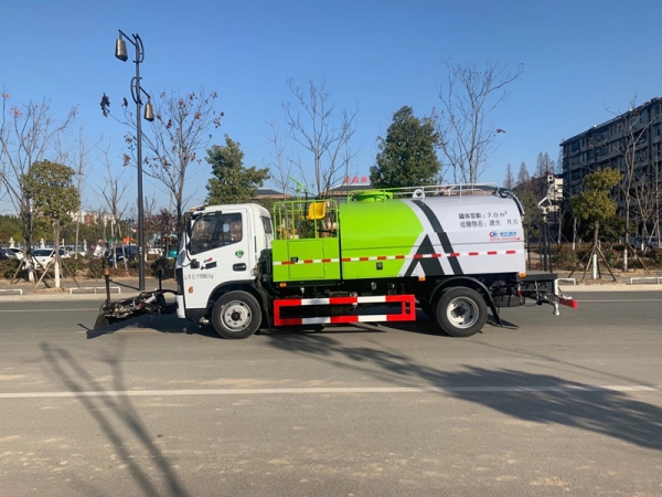 東風多利卡8方道路養護車，清洗車價格